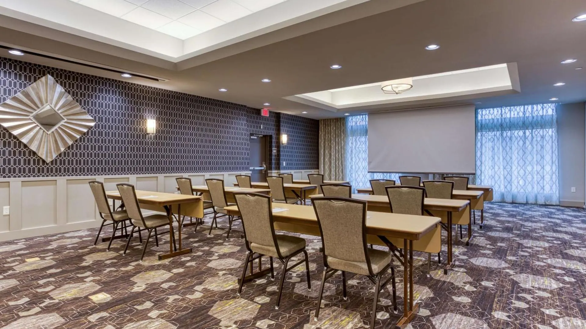 Drury Inn & Suites Columbus Polaris 3*,